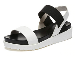 Chanclas planas informales con punta abierta