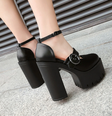 Pumps mit quadratischem Absatz