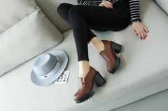 Pumps mit runder Spitze und quadratischem Absatz