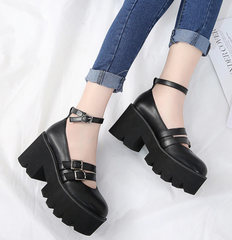 Pumps mit runder Spitze und quadratischem Absatz