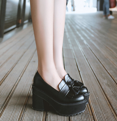 Pumps mit runder Spitze und quadratischem Absatz