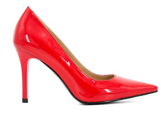 Pumps mit hohen, dünnen Absätzen