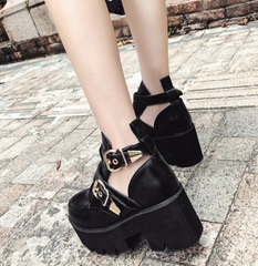 Pumps mit runder Spitze und quadratischem Absatz