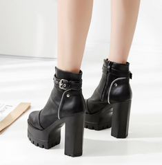 Botines de tacón alto con punta redonda