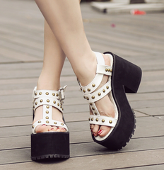 Lässige Sandalen aus weichem Leder