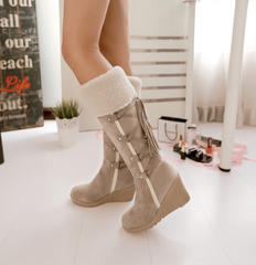 Hohe Schlupfstiefel mit runder Zehenpartie