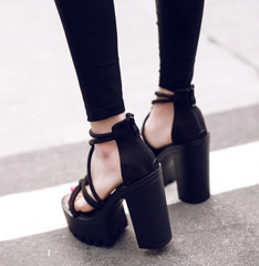 High Heels Sandalen mit quadratischem Absatz