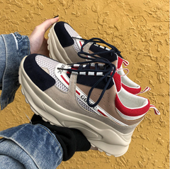 Lässige, atmungsaktive Mesh-Sneaker mit dicker Sohle