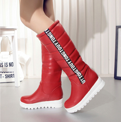 Hohe Schlupfstiefel mit runder Zehenpartie