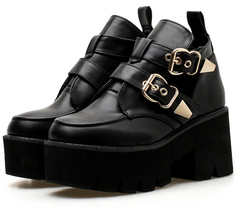 Pumps mit runder Spitze und quadratischem Absatz