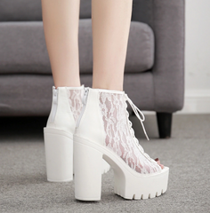 Botines de encaje con tacón cuadrado