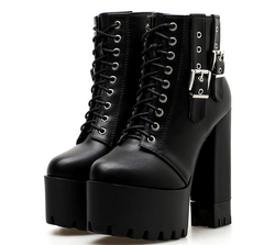 Stiefeletten mit Schnürung und hohem Absatz