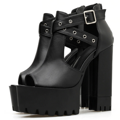 Sandalias con tacones cuadrados