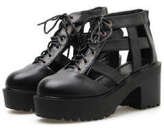 Schnürsandalen mit quadratischem Absatz