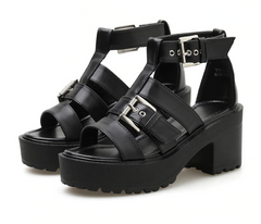 Sandalen mit hohem Absatz aus weichem Leder