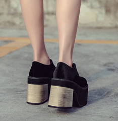 Pumps mit runder Spitze und hohem Absatz