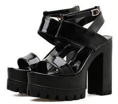 Sandalen mit hohem Absatz aus weichem Leder