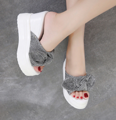 Lässige Schlupfsandalen