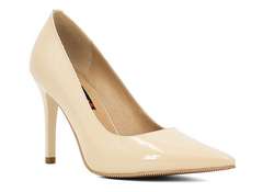 Pumps mit hohen, dünnen Absätzen