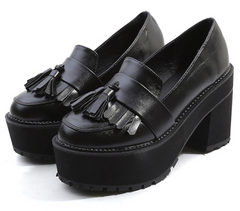 Pumps mit runder Spitze und quadratischem Absatz