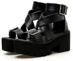 Ledersandalen mit quadratischem Absatz