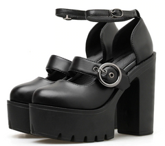 Pumps mit quadratischem Absatz