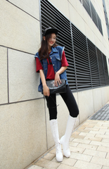 Hohe Stiefel mit Schnürung und runder Spitze