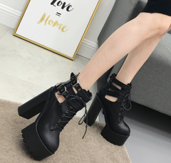 Botines con cordones y punta redonda