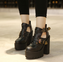 Pumps mit runder Spitze und hohem Absatz