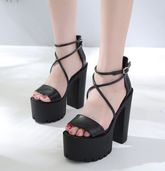 Sandalen mit offener Spitze und hohen Absätzen