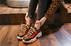 Sneakers mit Leopardenmuster in verschiedenen Farben