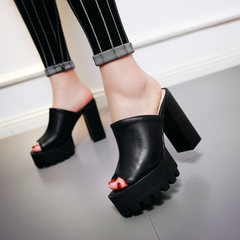 Lässige Flip-Flops aus weichem Leder