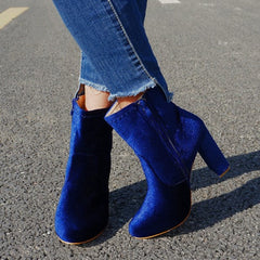 Botines de terciopelo con tacón cuadrado