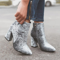 Botines de terciopelo con tacón cuadrado