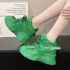 Knöchelhohe Sneakers mit hoher Plateausohle für Damen