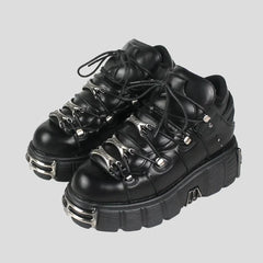 Goth Plateau Sneaker für Damen – Edgy Style in klassischem Schwarz