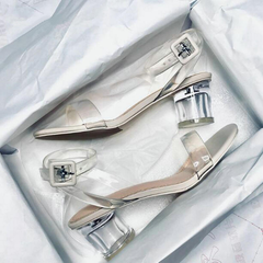 Transparente Sandalen mit Fesselriemchen