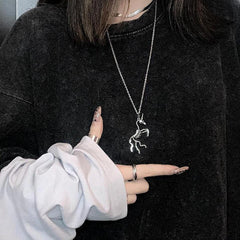 Halskette mit Einhorn-Skelett-Anhänger