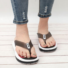 Lässige Plateau-Flip-Flops