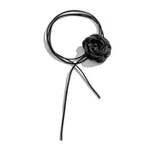 Französisches Mädchen Rosenhalsband