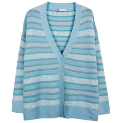 Babyblaue gestreifte Strickjacke