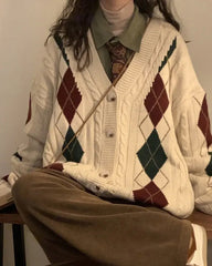 Neuer Argyle-Cardigan für Studenten
