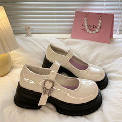 Mary Jane Pumps mit Schmetterlingsmuster