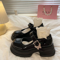 Mary Jane Pumps mit Schmetterlingsmuster