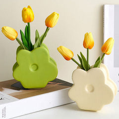 Dänische Vase in Pastellblumenform