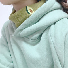 Rollkragenpullover mit Fruchtmuster