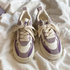 Ästhetische Sneakers mit Farbverlauf und Wellenmuster