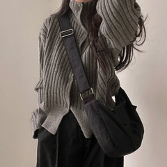 Suéter gris con botones de Basic Things