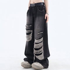 Zerrissene weite Jeans im Grunge-Stil