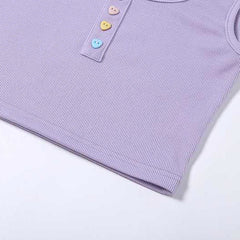 Geripptes Oberteil mit Herzknöpfen